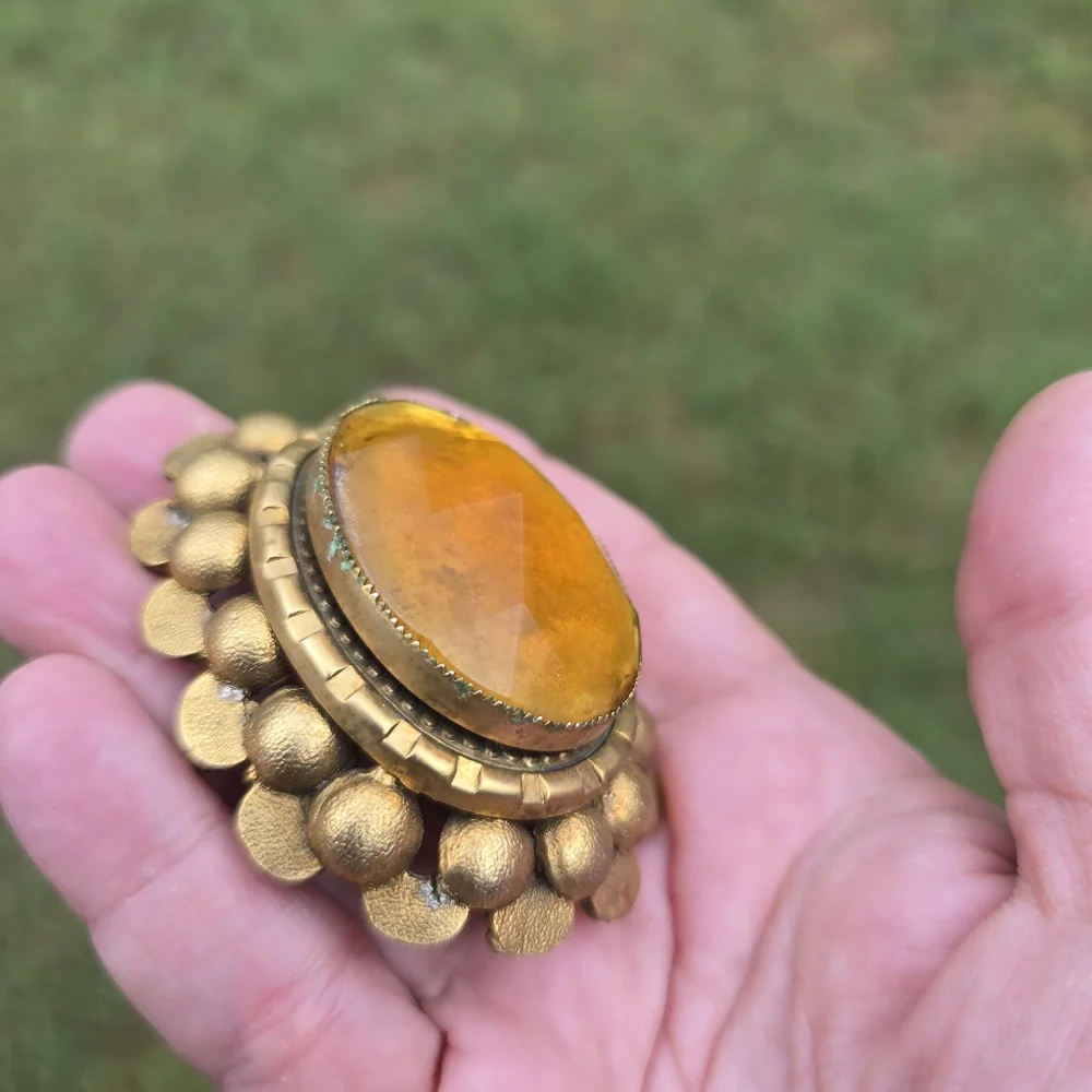 N/A elegant gold